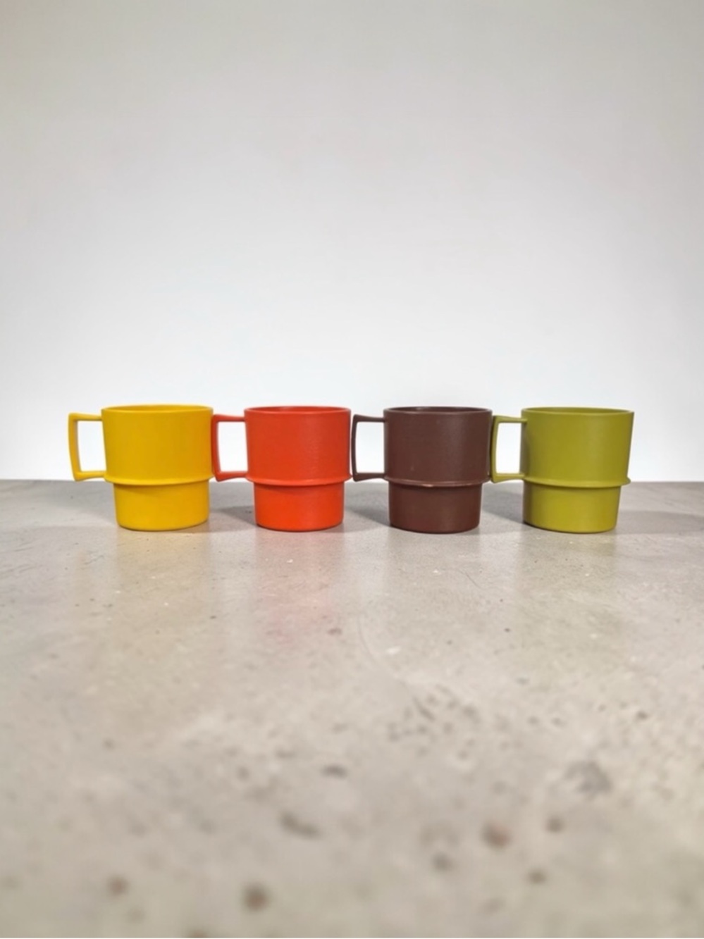 Tupperware Set of 4 Vintage Coffee Mugs - Retro 1970’s Colors - Picture 1 of 7